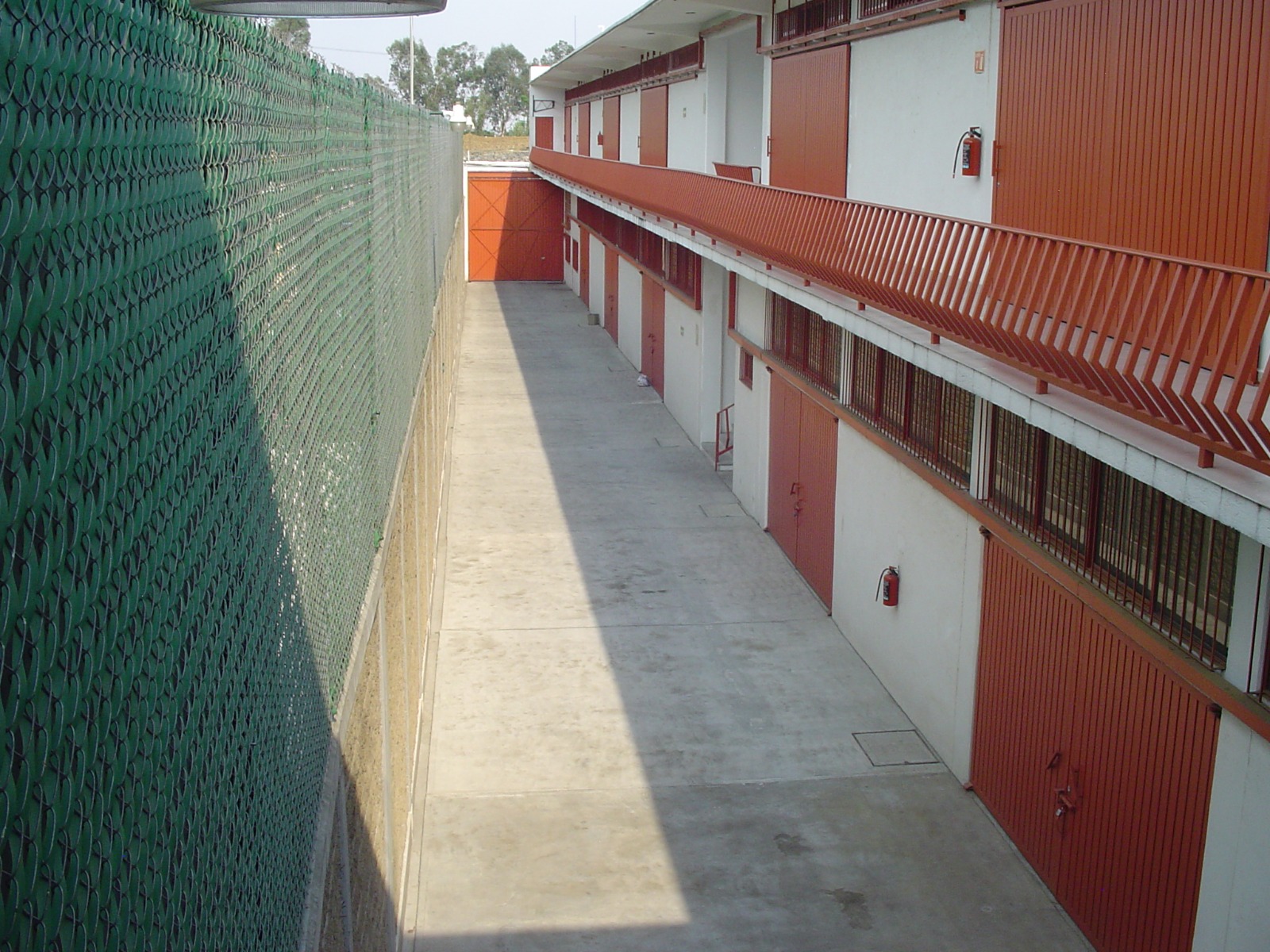 Bodega con acceso a tráiler y patio de maniobras en Morelos