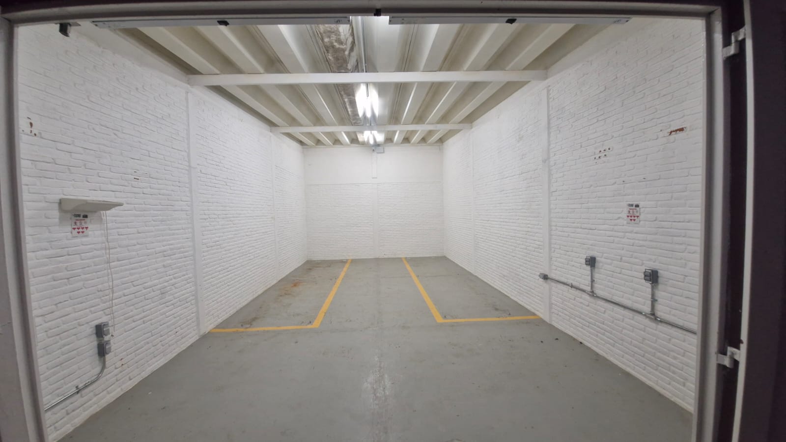 Bodega con mezzanine y oficinas en renta en Morelos